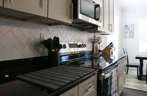 Five Points House | The Horse Park House - 5 Bedrooms, Brand New!