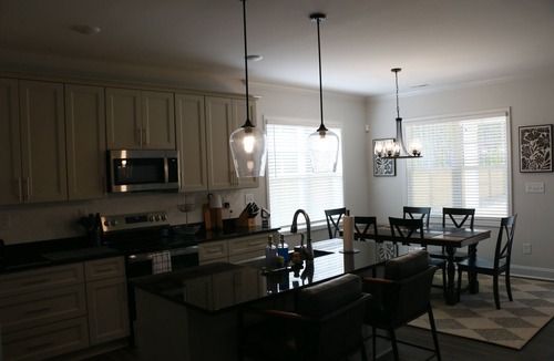 Five Points House | The Horse Park House - 5 Bedrooms, Brand New!