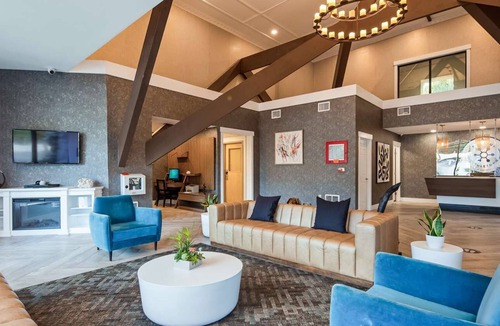 Middletown House | The Hub Middletown | An Elegant Boutique Hotel in New Jersey