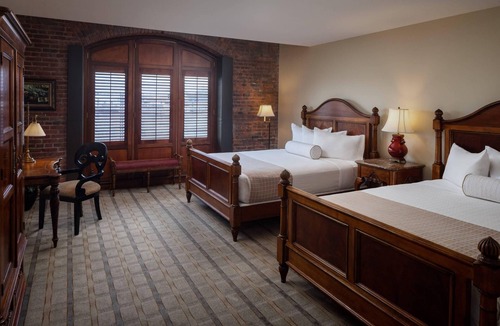 Fells Point Hotel | The Inn at Henderson's Wharf, an Ascend Collection Hotel