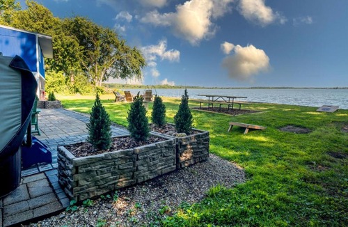Spring Grove House | The Jackson Cottage on Grass Lake Waterfront 2 1 Nautical Cottage with Hot Tub Firepit & Year-Round Fun