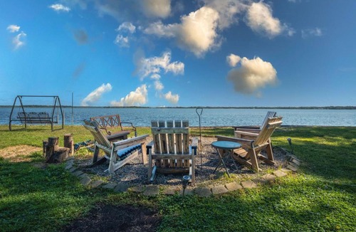 Spring Grove House | The Jackson Cottage on Grass Lake Waterfront 2 1 Nautical Cottage with Hot Tub Firepit & Year-Round Fun