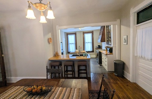 Hannibal House | The John Sydney House - Family and Pet Friendly Historic Home Downtown