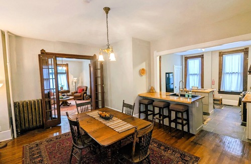 Hannibal House | The John Sydney House - Family and Pet Friendly Historic Home Downtown