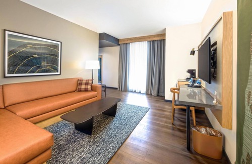 Dubuque Hotel | The Key Hotel Dubuque, Tapestry Collection by Hilton