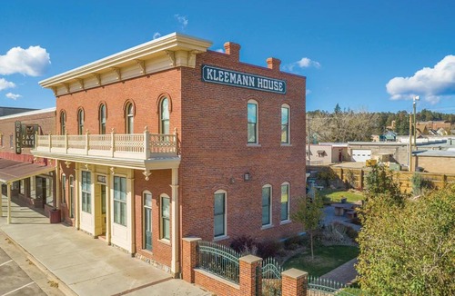Custer Villa | The Kleemann House-1883 Historic Downtown Hotel