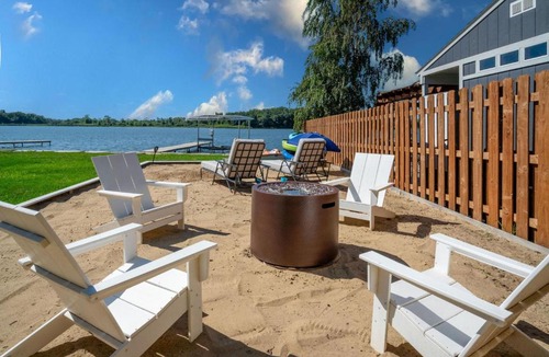 Fox Lake House | The Lake House on Myers Bay - 3-Bed 2-Bath Luxury Home with Private Pier Beach Firepit and Deck