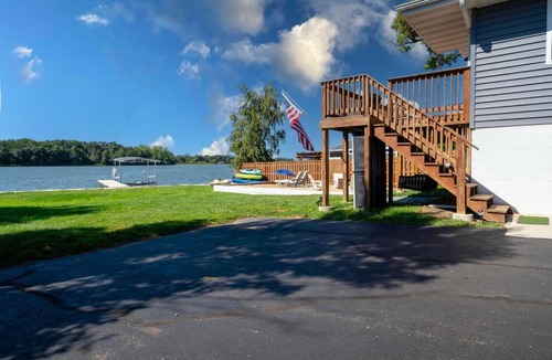 Fox Lake House | The Lake House on Myers Bay - 3-Bed 2-Bath Luxury Home with Private Pier Beach Firepit and Deck