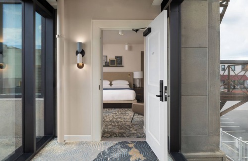 The Vista Hotel | The Lantern Columbia