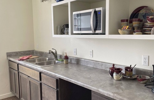 Hannibal Apartment | The Library, a 1-bedroom apartment in Hannibal awaits your visit.