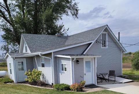 Tracy House | THE LOST GEM. A Little Bit Country