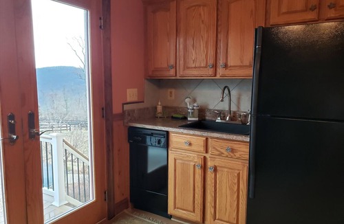 Rippon Apartment | "The Love Nest" - Stunning Views overlooking the Shenandoah in Wine Country