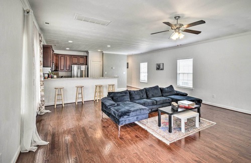 South Norfolk House | 'The Lucas:' Cheery House w/ Fenced Backyard!