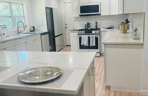 Des Moines House | The Lux Lodge, Hot Tub, Game Room, Movie Theatre, Two Fire pits, Foosball.