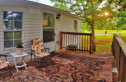Skippers Corner House | The Magnolia Palm. Peaceful, yet close to it all!