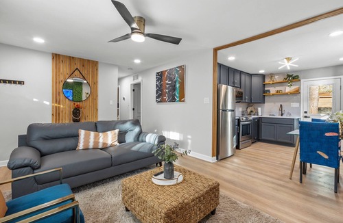Southeast Raleigh House | the "NOLIAhouze", unique & modern. Perfect for great memories! 2mi to Downtown