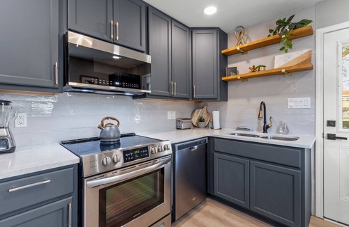Southeast Raleigh House | the "NOLIAhouze", unique & modern. Perfect for great memories! 2mi to Downtown