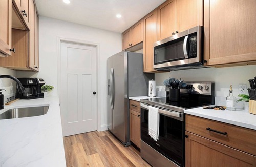 Sioux Falls House | The Olive Branch |2 bed 2 bath| Wine Bar
