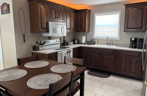Monroe City Apartment | “The Outdoorsman Studio at MTL” is a 1-bedroom studio at Indian Creek