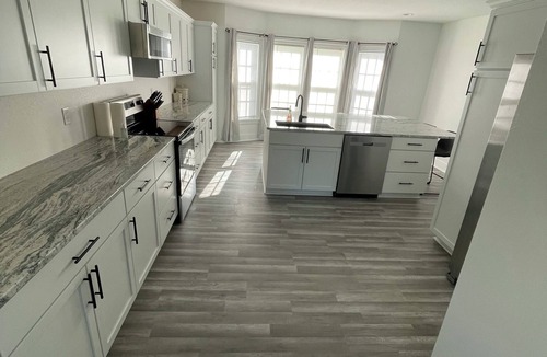 Carroll House | The peaceful oasis Charming 3-bedroom house with WiFi, AC in welcoming Carroll