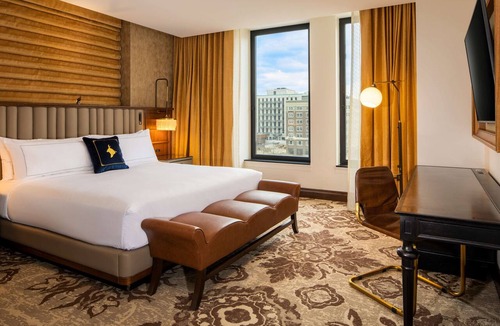Downtown Omaha Hotel | The Peregrine Omaha Downtown, Curio Collection by Hilton