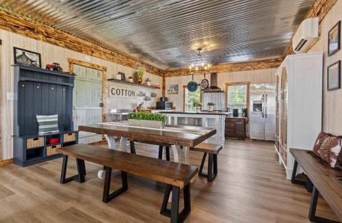 Valley Head House | The Prairie House Retreat