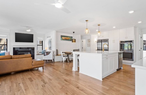 Fairway House | The Prestige - Stunning Home W/Game Room + Mins to Plaza