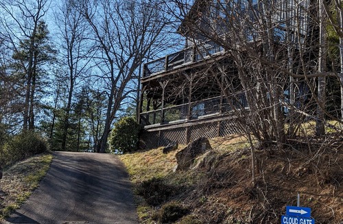 Butler Ski Chalet | The Raven Mountain Lake House