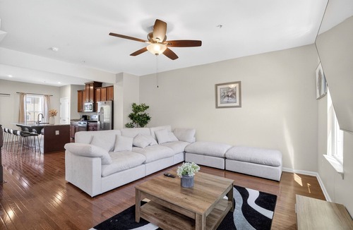 Glen Burnie House | The Retro Pad
