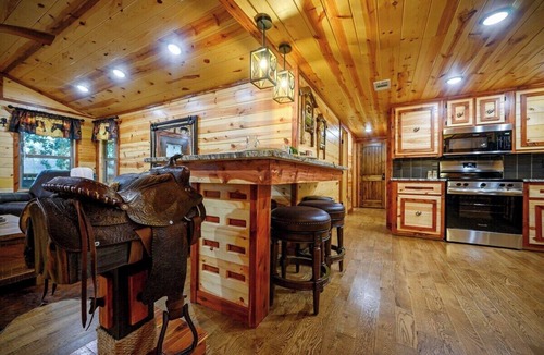 Golden Cabin | The Riverman House, Broken Bow