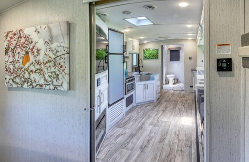 Nemo House | The Robin · Quiet · Views · King Bed · Near Trails · WiFi · SmartTV · Weekly -5%