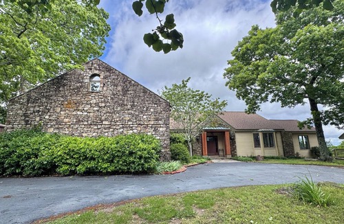 Trenton House | The Rock House - Incredible views, dreamy, and spacious with 3 lofts and library