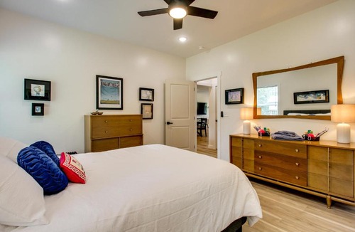 Scottsboro House | 'The Romano Retreat' Modern Lake Guntersville Home