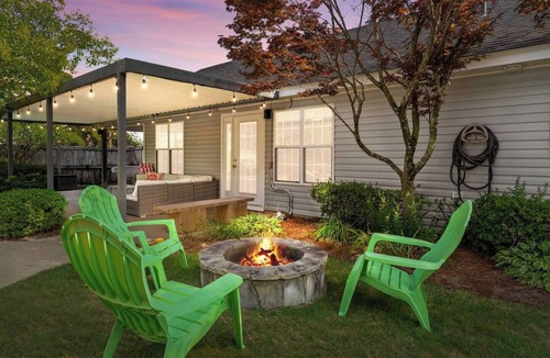 Murraysville House | The Salty Flamingo w Pool+Hot Tub+Ping Pong