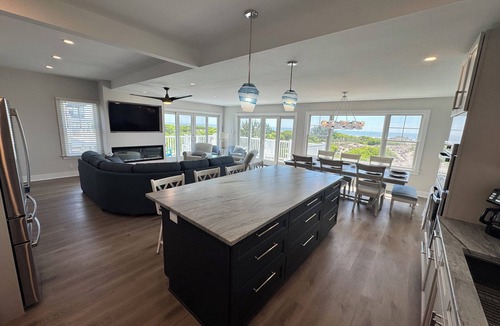Gold Coast House | The Sand Crab - Unit A - New Ocean front 5BR Condo, Sleeps 14