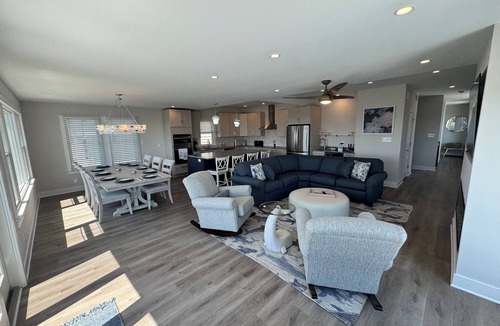 Gold Coast House | The Sand Crab - Unit A - New Ocean front 5BR Condo, Sleeps 14