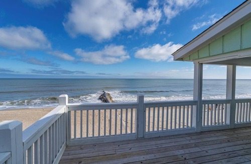 Edisto Island House | The Sandy Pineapple! Direct Edisto Beach oceanfront with 4 bedrooms and 2 baths