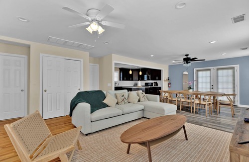 Keansburg House | The Seabreeze Haven - Luxury 3BR Coastal Retreat Near Beach+Free Parking