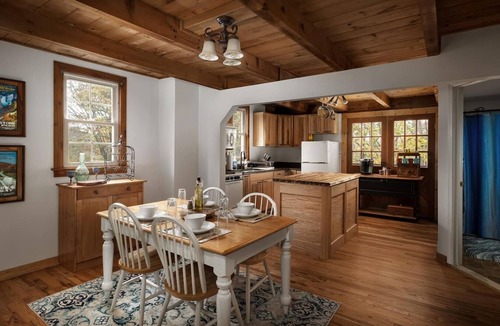 Marshall Cabin | The Serenity Cabin | Firepit | Wineries | Hiking