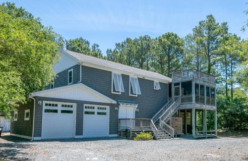 Carova Beach House | The Shore Bird - 4x4 Beach, Pool Table, Ping Pong, Pets OK, YR Flex Stays