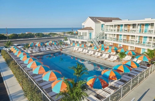 Cape May House | The Shore Thing – 4-Rooms Getaway with Beach Vibes & Poolside Fun