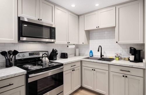 Morton Apartment | The Silo 2 - Stylish Comfort