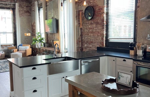 Calhoun Apartment | The Singer Lofts - a luxurious downtown executive space to enjoy North Georgia