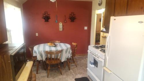 Cedar Rapids House | The Sparkle House