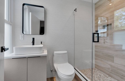 Asbury Park Hotel | The St. Laurent: Deluxe Queen - Sleeps 2