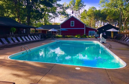Holland House | The "Stable" at OGR! 5 Star Accommodations! Resort pool and spa! Sleeps 4