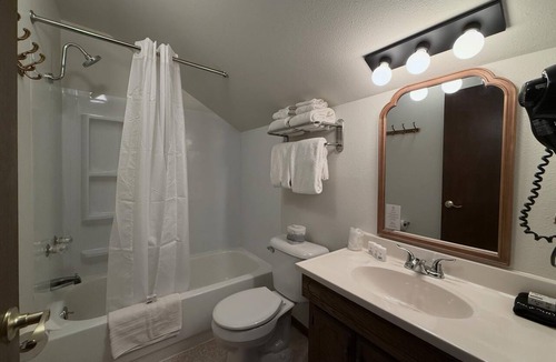 Amana Hotel | The Trail Inn - Amana IA