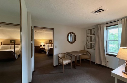 Amana Hotel | The Trail Inn - Amana IA