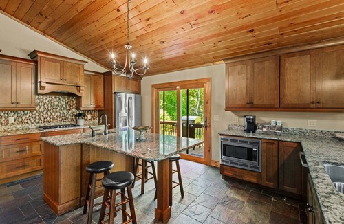 Elk Park House | The Upper House at Tiffany's Estate | Hot Tub, Pond, Kayaks, Theater Room, and much more!