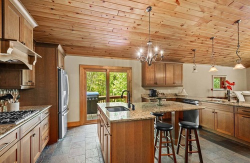 Elk Park House | The Upper House at Tiffany's Estate | Hot Tub, Pond, Kayaks, Theater Room, and much more!